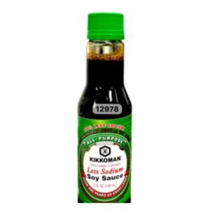 KIKKOMAN SALSA DE SOYA BAJA EN SODIO DISPENSADOR 5 OZ - 12 UNI/CAJA | KIKKOMAN LESS SODIUM SOY SAUCE DISPENSER 5 OZ - 12 UNIT/BOX